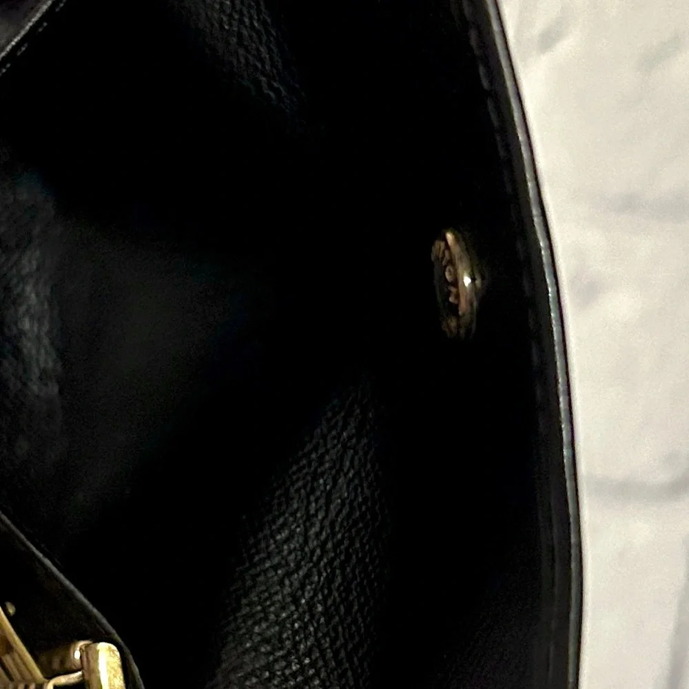 EUC Louis Vuitton Black Epi Key Holder - Picture 9 of 15